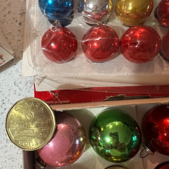 Miniature Christmas Ornaments Multi Coloured Balls Shiny Bright 36 in 3 Boxes - Picture 8 of 8